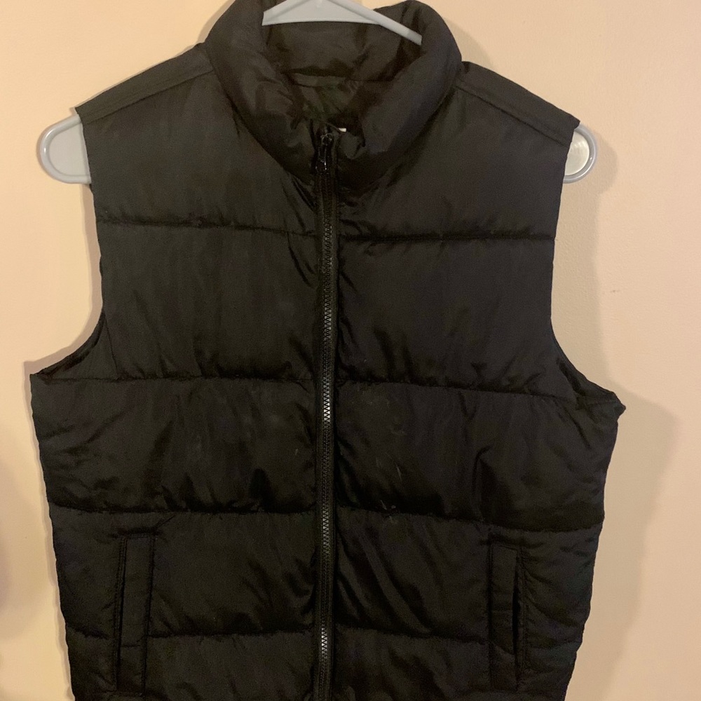 Old navy sleeveless down jacket. Boys 10-12